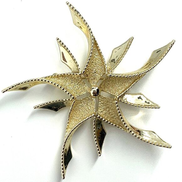 Vintage 60s Signed EMMONS Goldtone STAR Pinwheel Shaped Pin Brooch - Picture 1 of 4